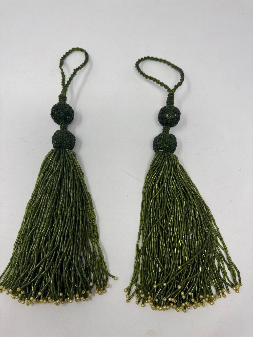 VINTAGE GREEN TASSELS PAIR OF 2 BUGLE SEED GLASS BEADS ORNAMENT COTTAGECORE SET